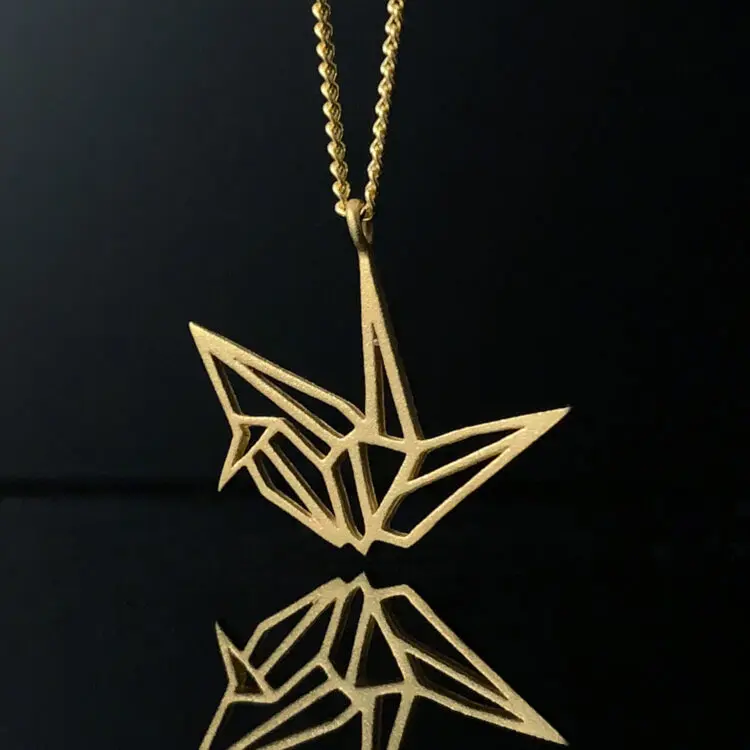 20代女性に贈る冬のシルバーアクセサリー、折り鶴をモチーフにした